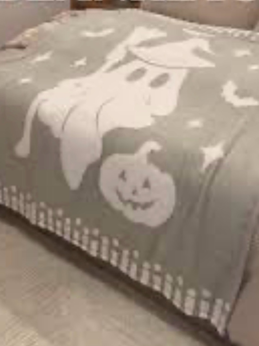 New Berkshire Halloween Ghost & Pumpkin oversized Blanket - Gray